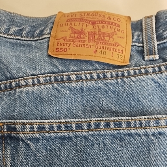 Classic Levi's Men's 550 Relaxed Fit Denim 5 Pocket Jeans - Picture 3 of 7